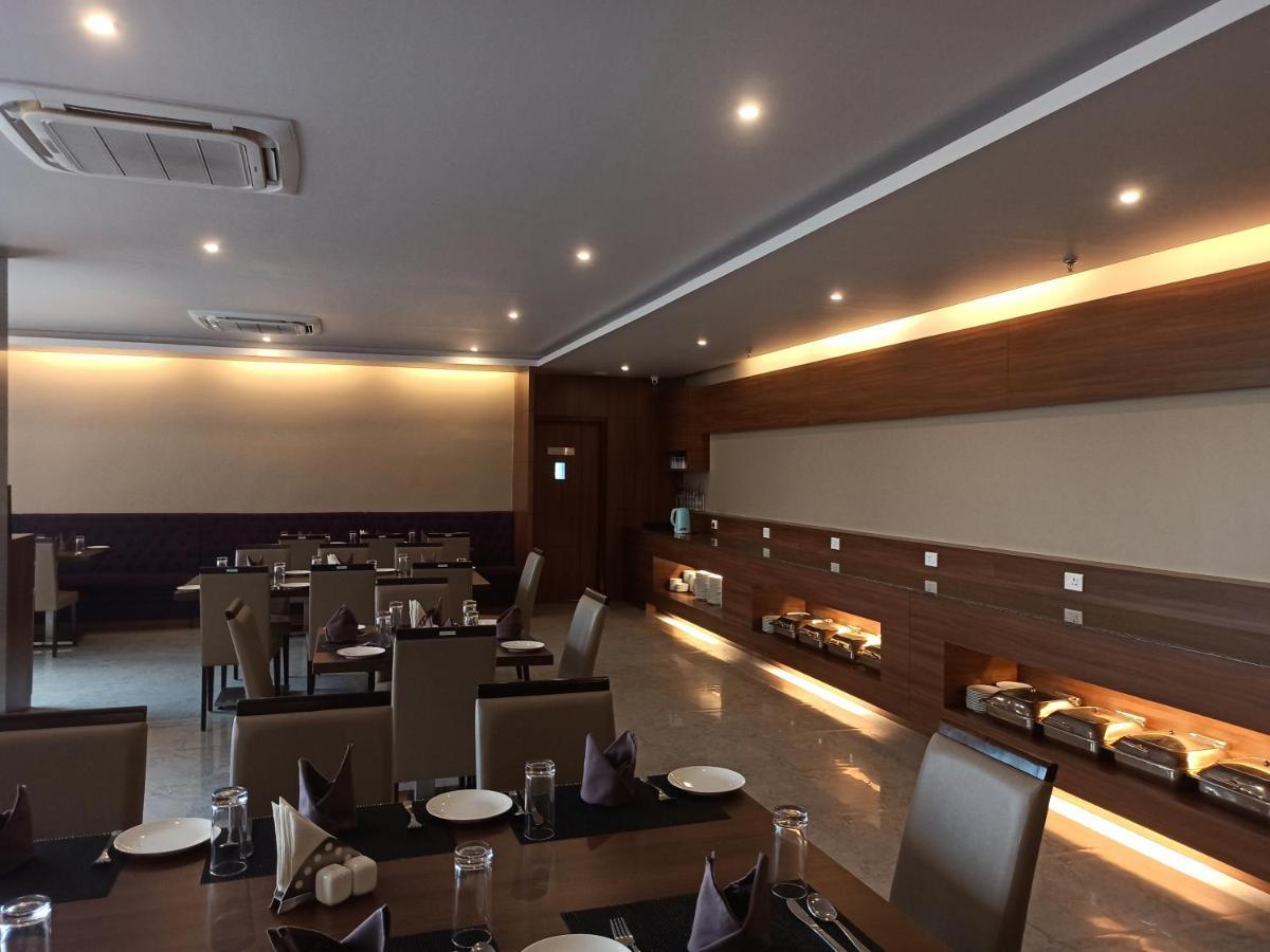 Hotel Tree Fern Dibrugarh Esterno foto