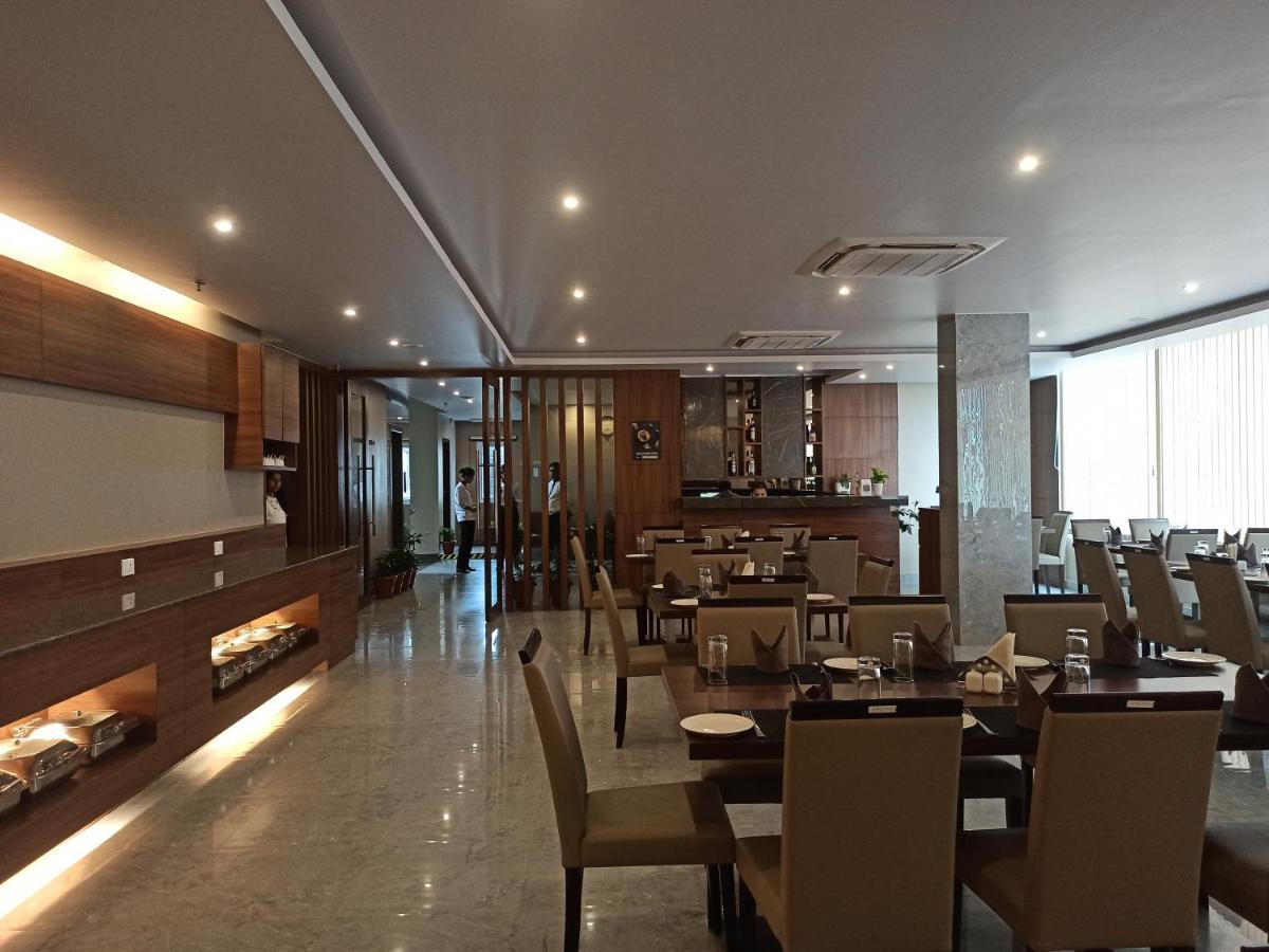 Hotel Tree Fern Dibrugarh Esterno foto