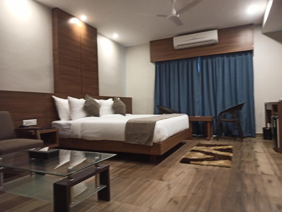 Hotel Tree Fern Dibrugarh Esterno foto