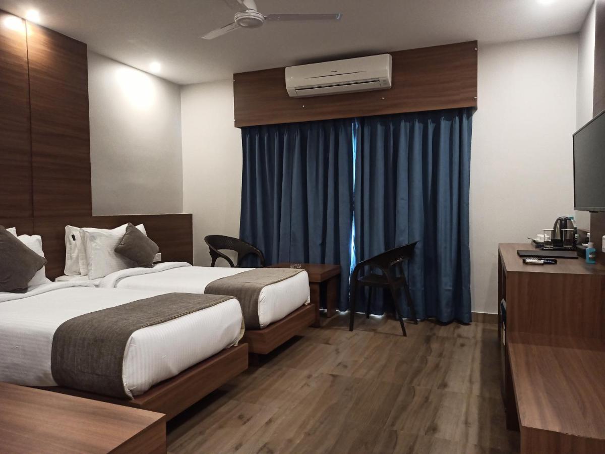 Hotel Tree Fern Dibrugarh Esterno foto