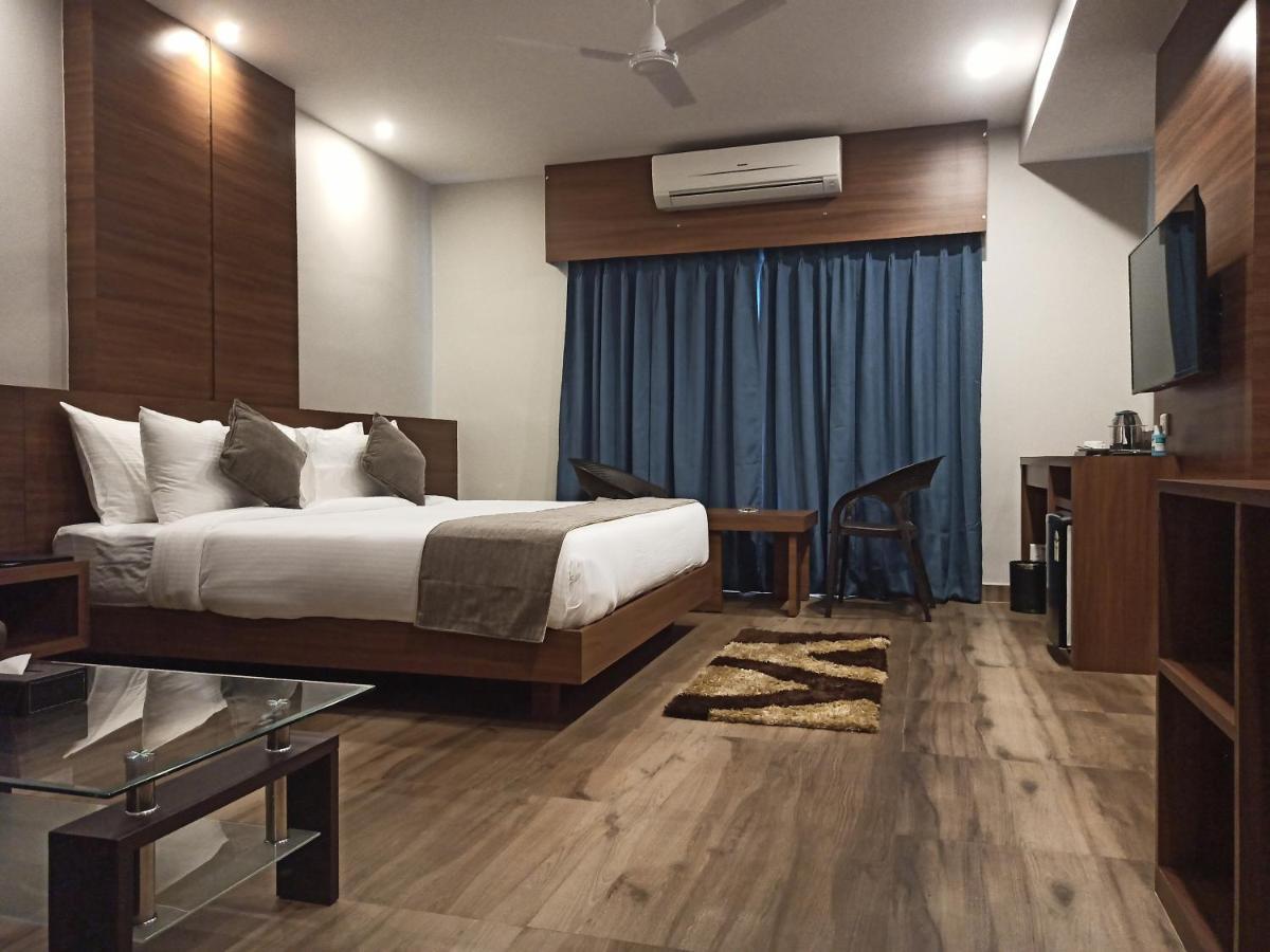 Hotel Tree Fern Dibrugarh Esterno foto