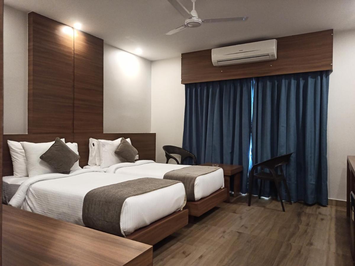Hotel Tree Fern Dibrugarh Esterno foto