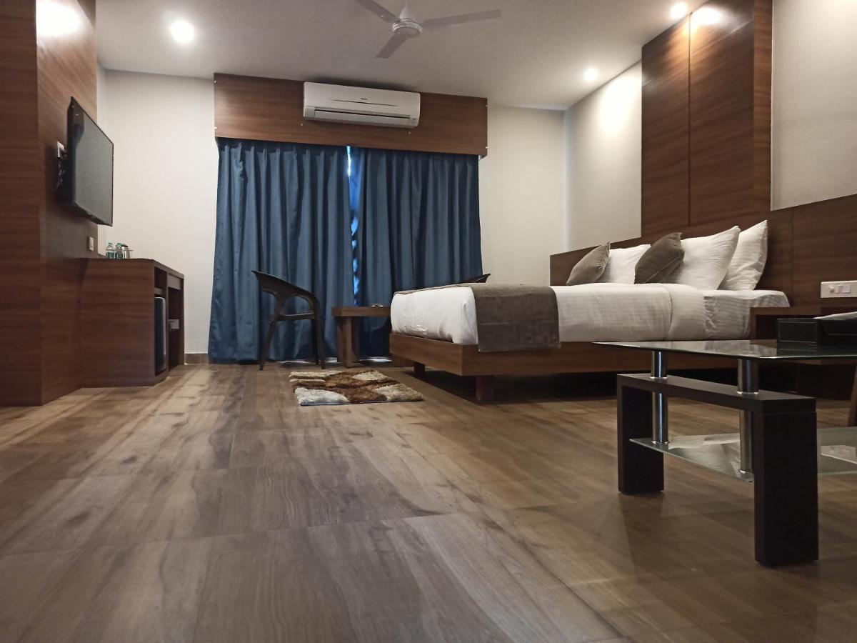 Hotel Tree Fern Dibrugarh Esterno foto