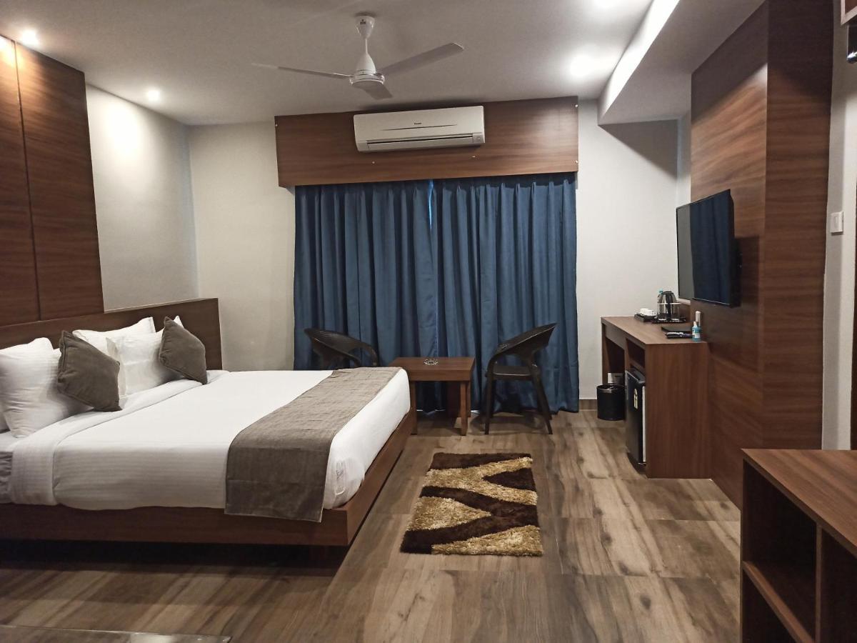 Hotel Tree Fern Dibrugarh Esterno foto