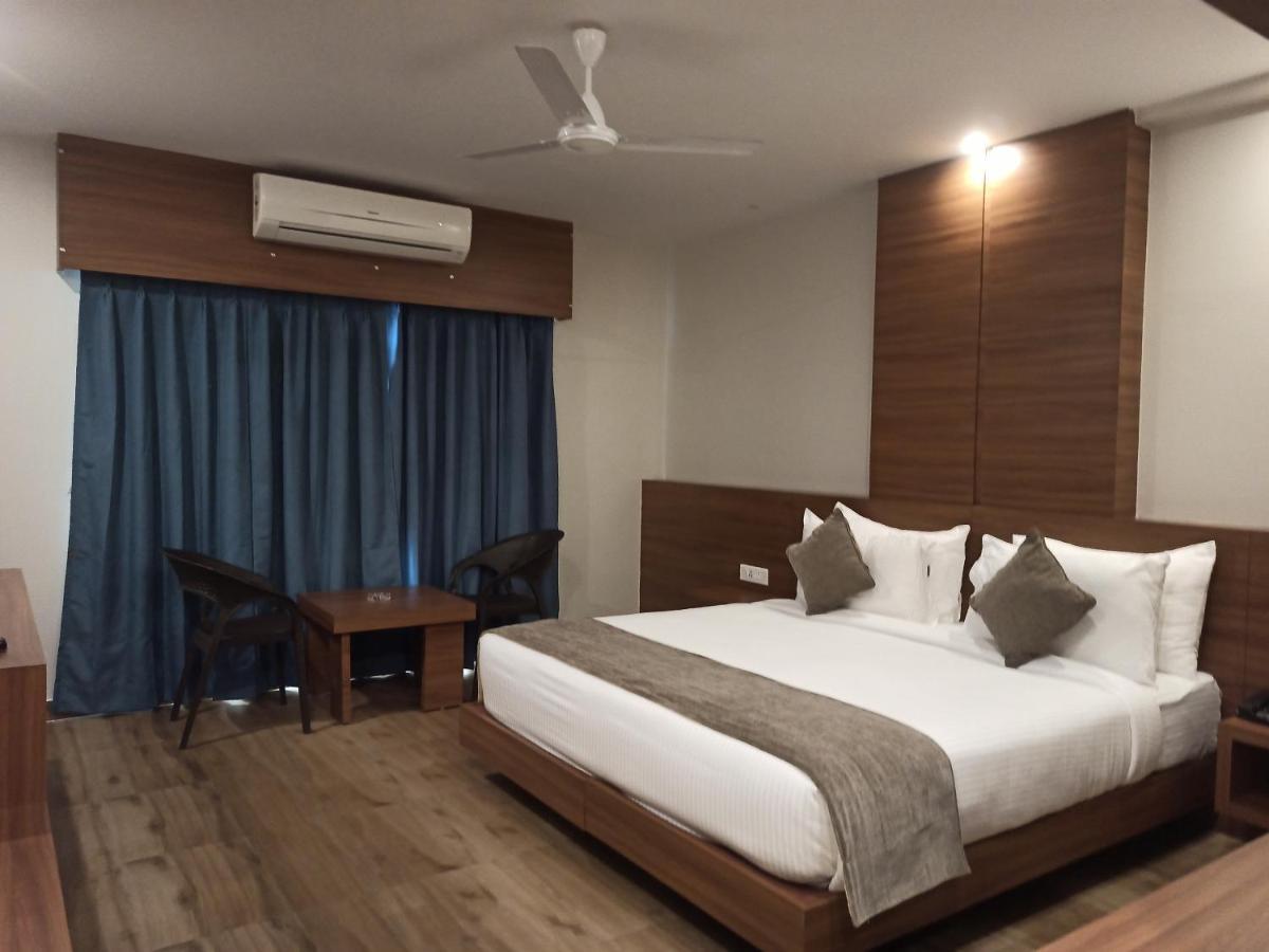 Hotel Tree Fern Dibrugarh Esterno foto