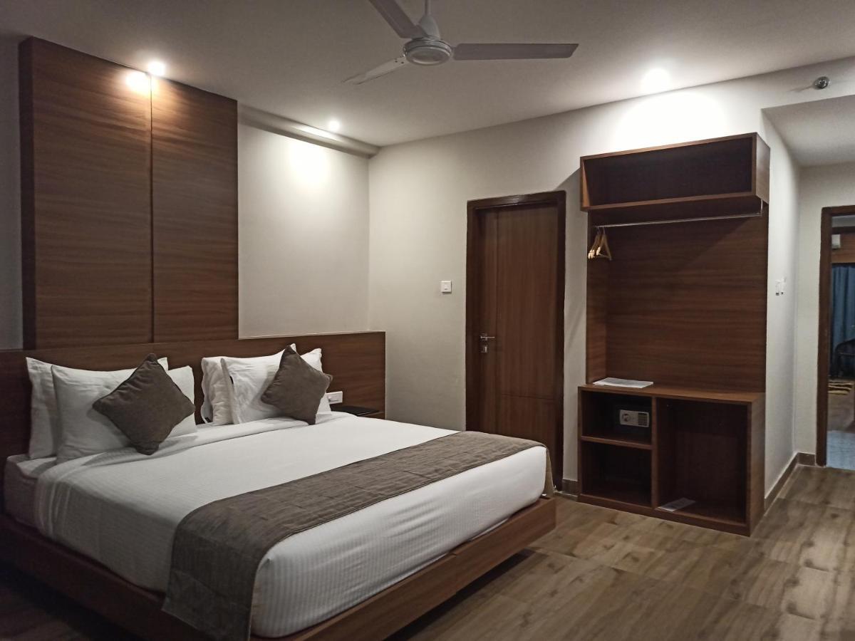 Hotel Tree Fern Dibrugarh Esterno foto
