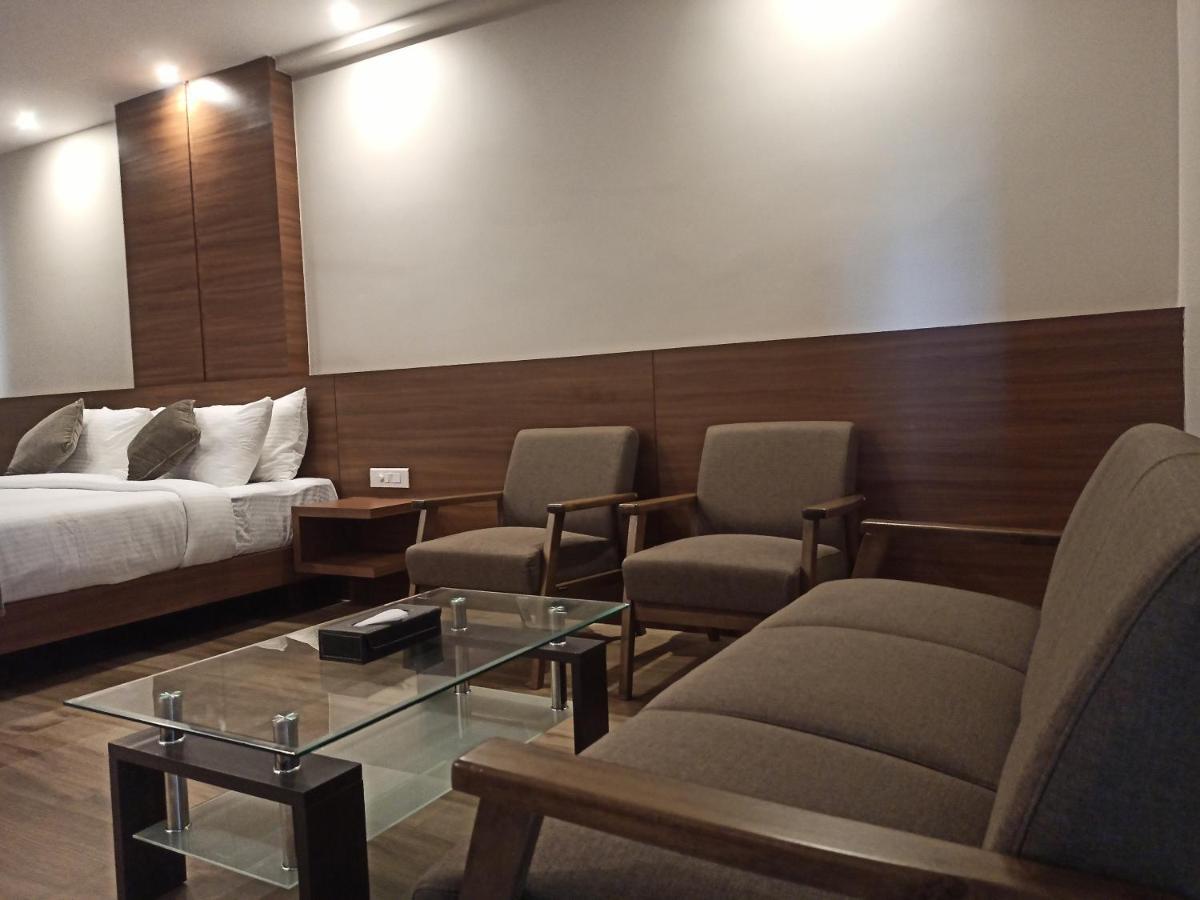 Hotel Tree Fern Dibrugarh Esterno foto