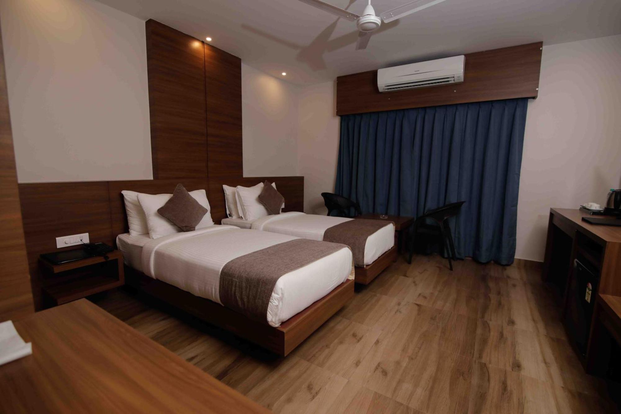 Hotel Tree Fern Dibrugarh Esterno foto