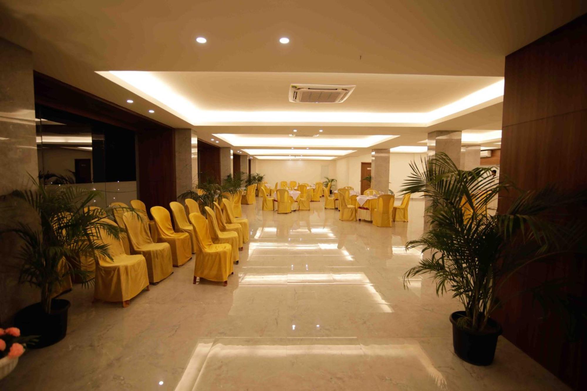 Hotel Tree Fern Dibrugarh Esterno foto